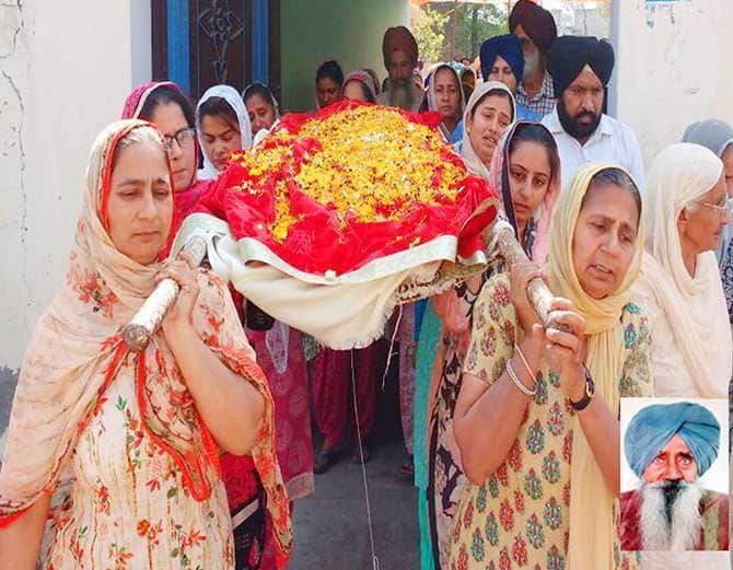 daughters gave shoulder to mother bier in punjab