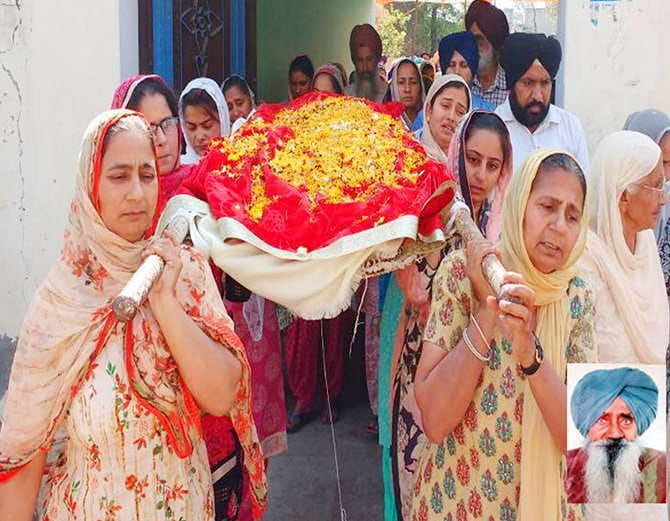 daughters gave shoulder to mother bier in punjab