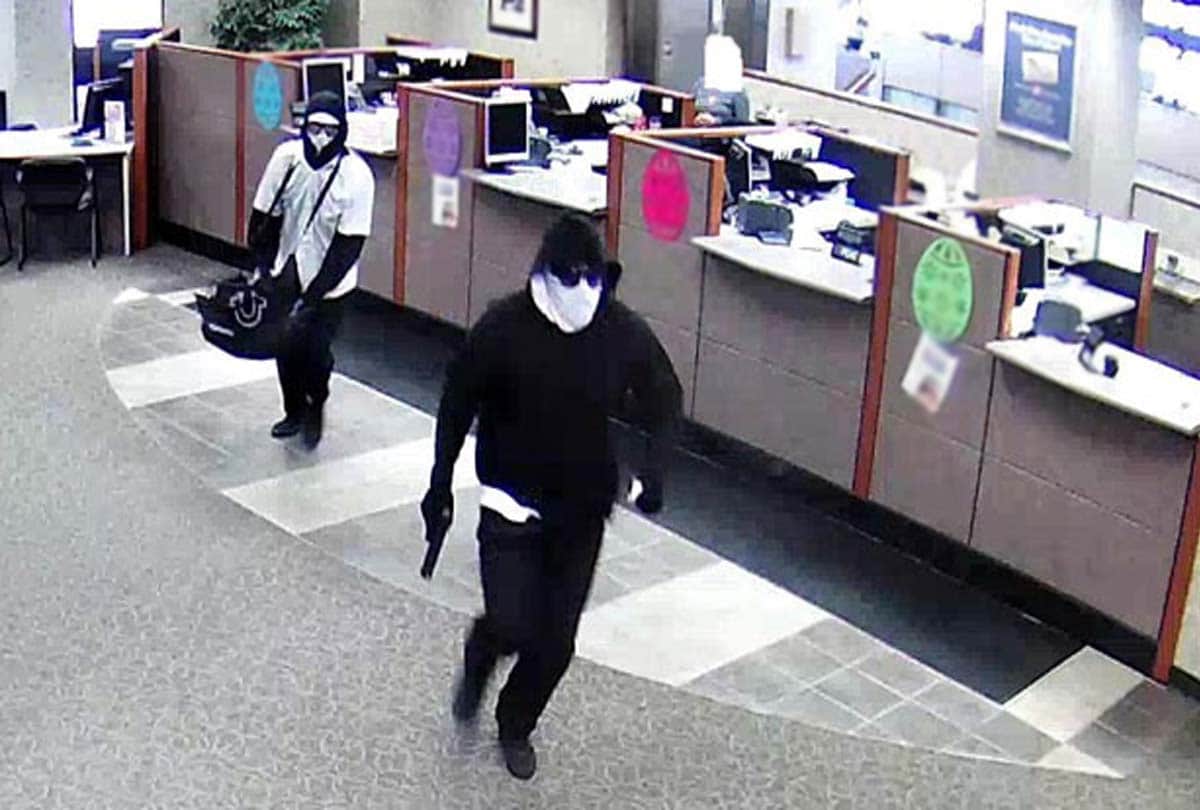 Robbery in Bank of Baroda kanpur case