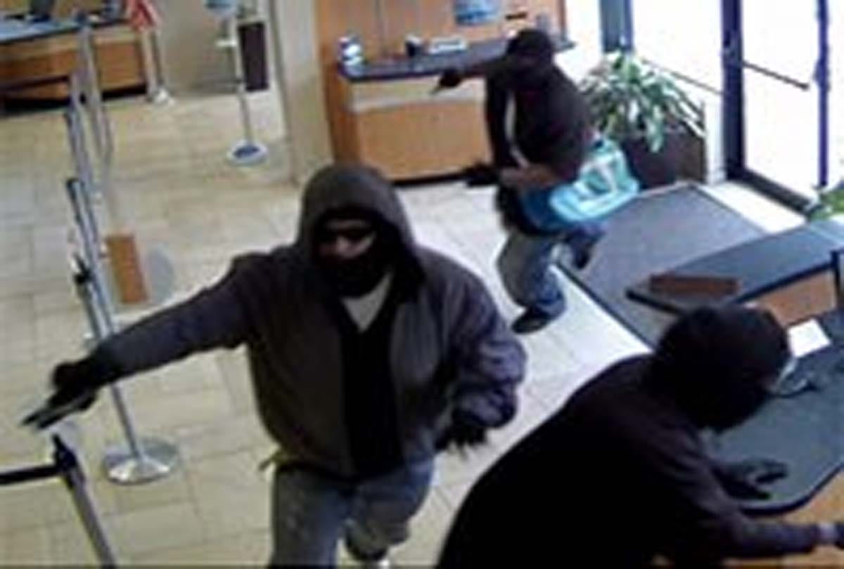 Robbery in Bank of Baroda kanpur case