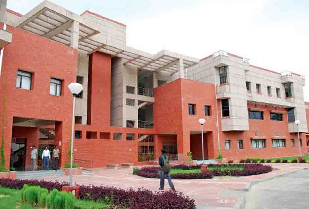 iit kanpur student awarded by president of india