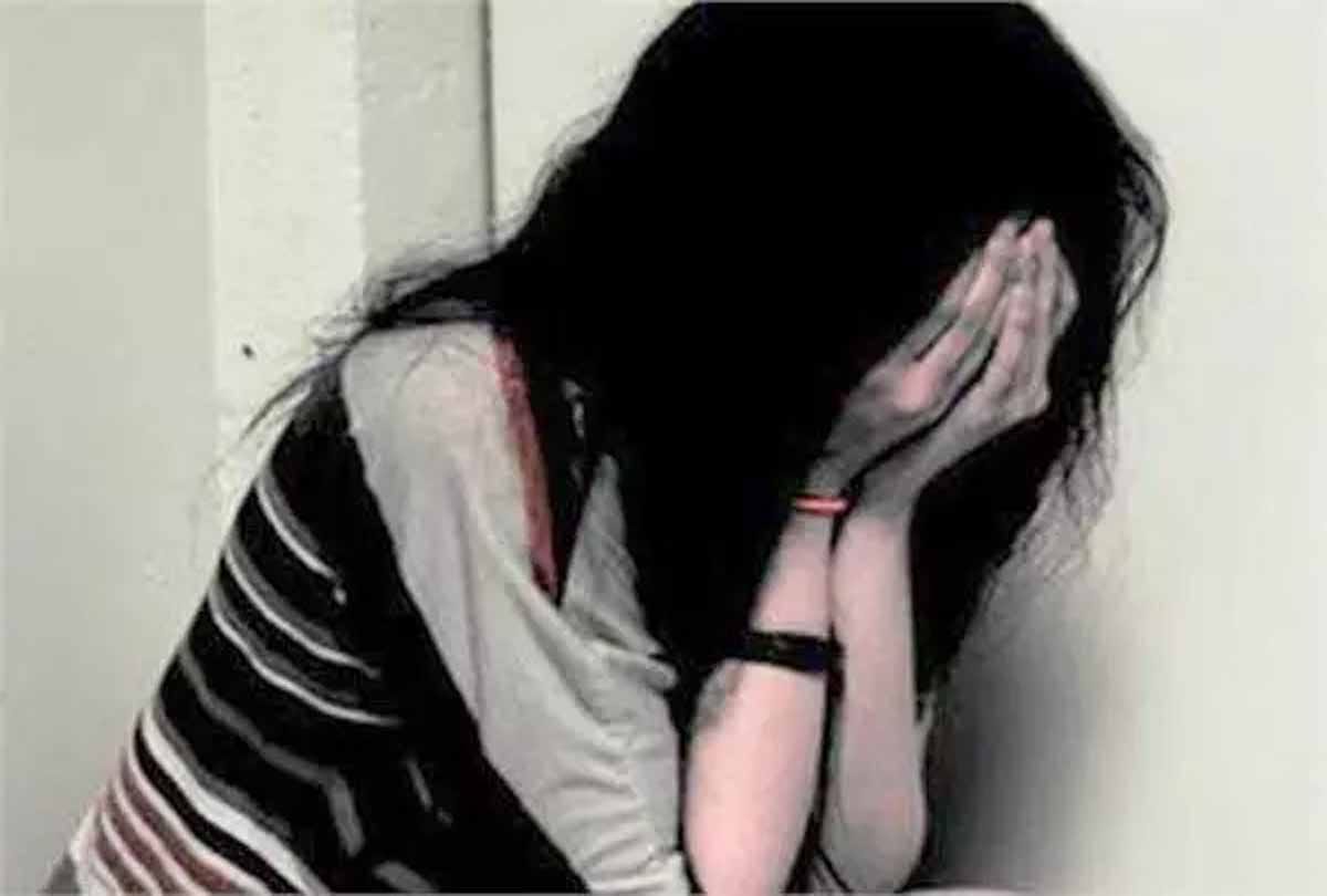 man raped woman in front of her daughter