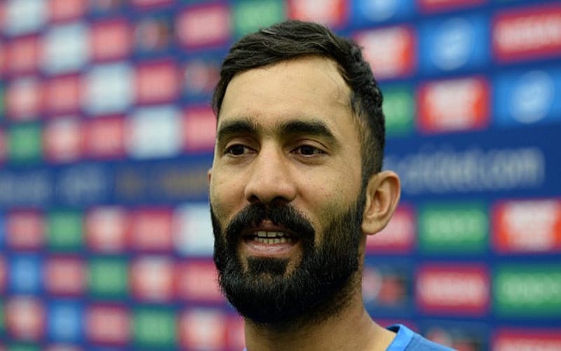 dinesh karthik embarrassed on harbhajan singh retweet