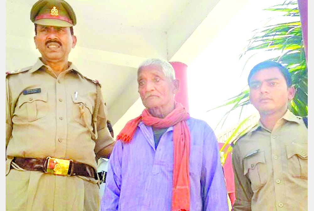 A farmer attacked on a officer in bikapur in faizabad.