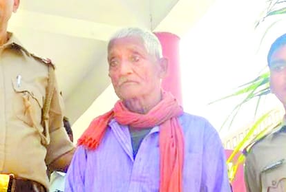 A farmer attacked on a officer in bikapur in faizabad.