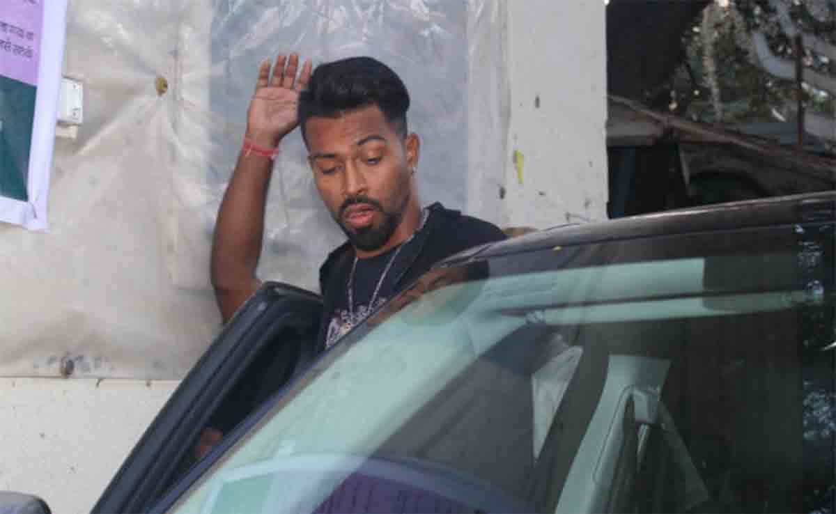 hardik pandya and elli avram seen together at mumbais filmistan studio during an ad shoot