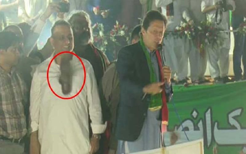 imran khan create bat force to beat shoes throwers