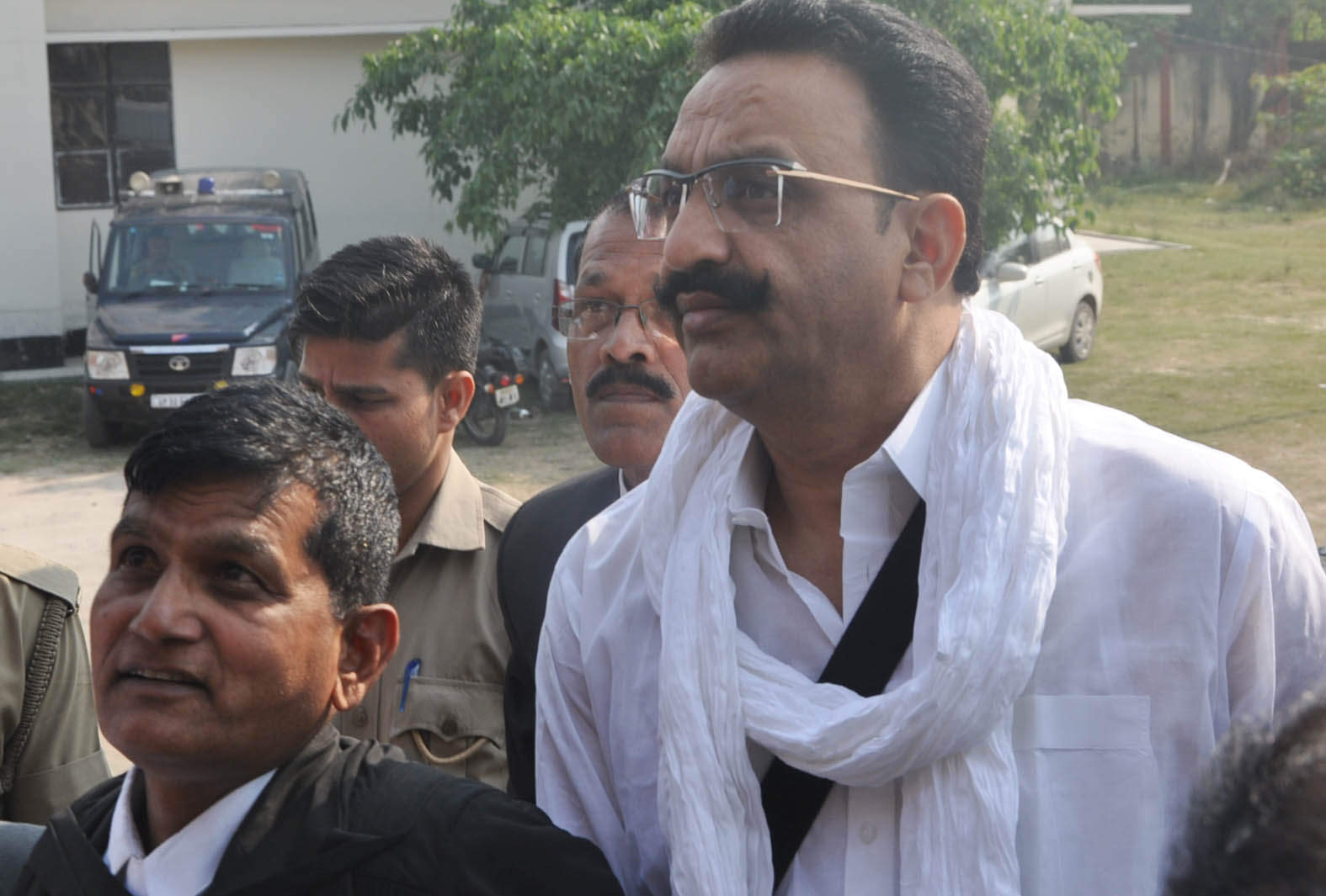 Bulldozer on abattoir bucharkhana Collapse under the protection of Mukhtar Ansari in Mau