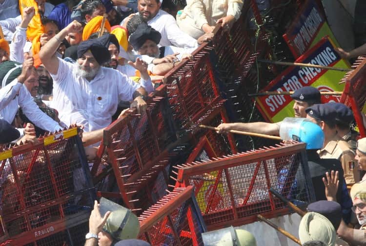 police lathicharge on akali bjp workers in chandigarh, vijay sampla injured