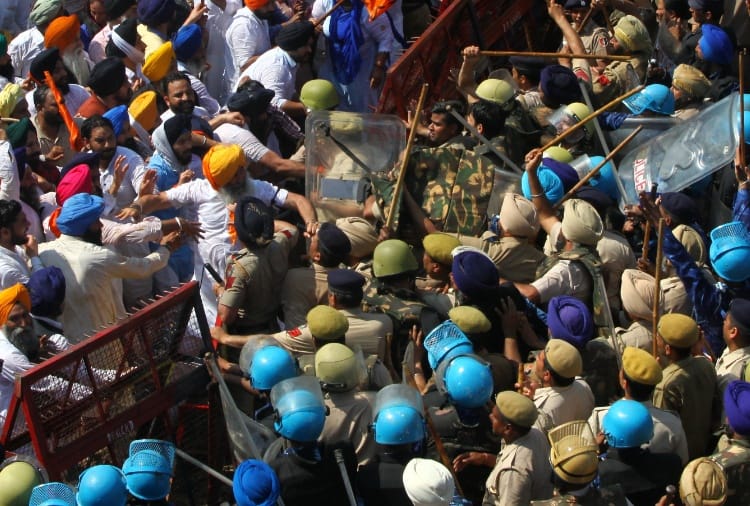 police lathicharge on akali bjp workers in chandigarh, vijay sampla injured