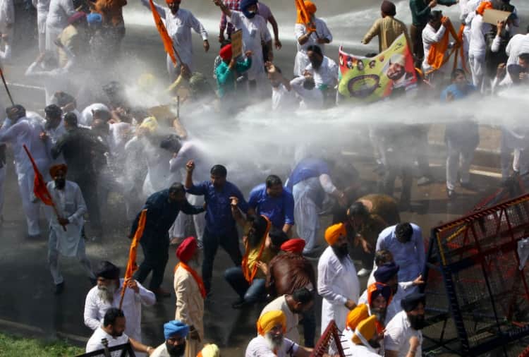 police lathicharge on akali bjp workers in chandigarh, vijay sampla injured