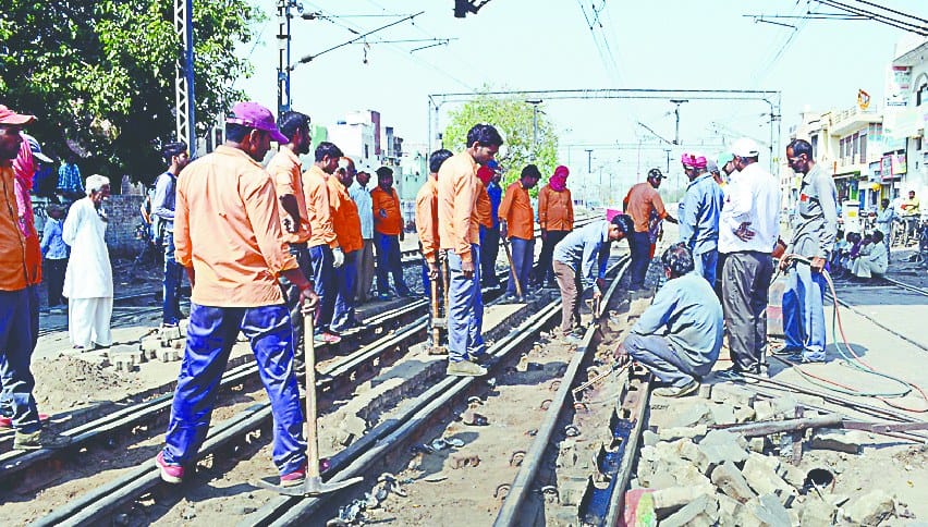 block ke chalte rail yaataayaat prabhaavit