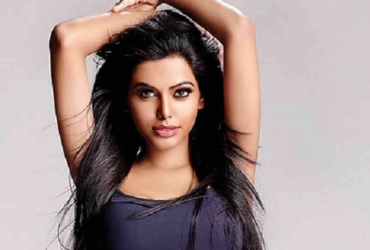 actress natasha suri met with accident during bungee jumping hospitalised