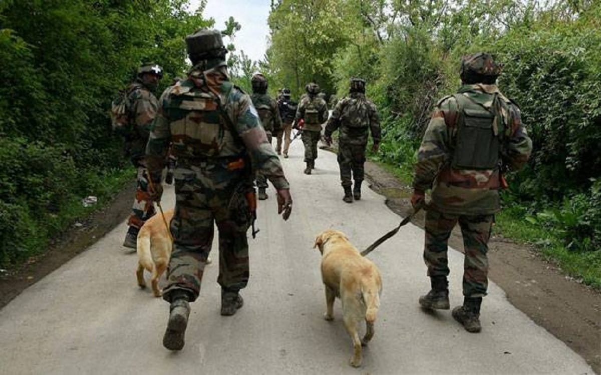Search operation conducted for 12 hours on the information about the hiding of terrorists in Kashmir