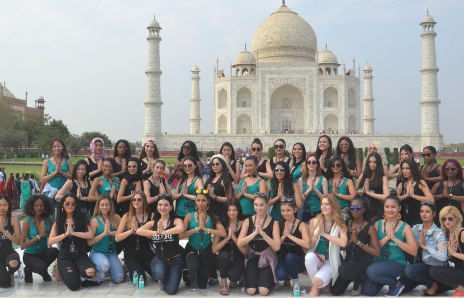 forty two countries model visit taajmahl  
