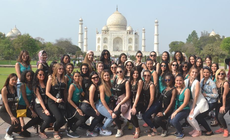 forty two countries model visit taajmahl  