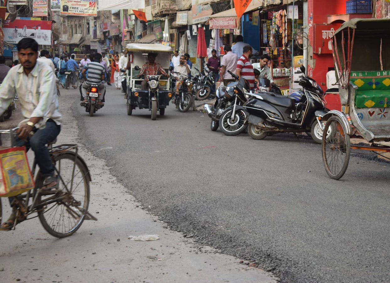 मार्च आते ही सड़क निर्माण में आ गई तेजी
