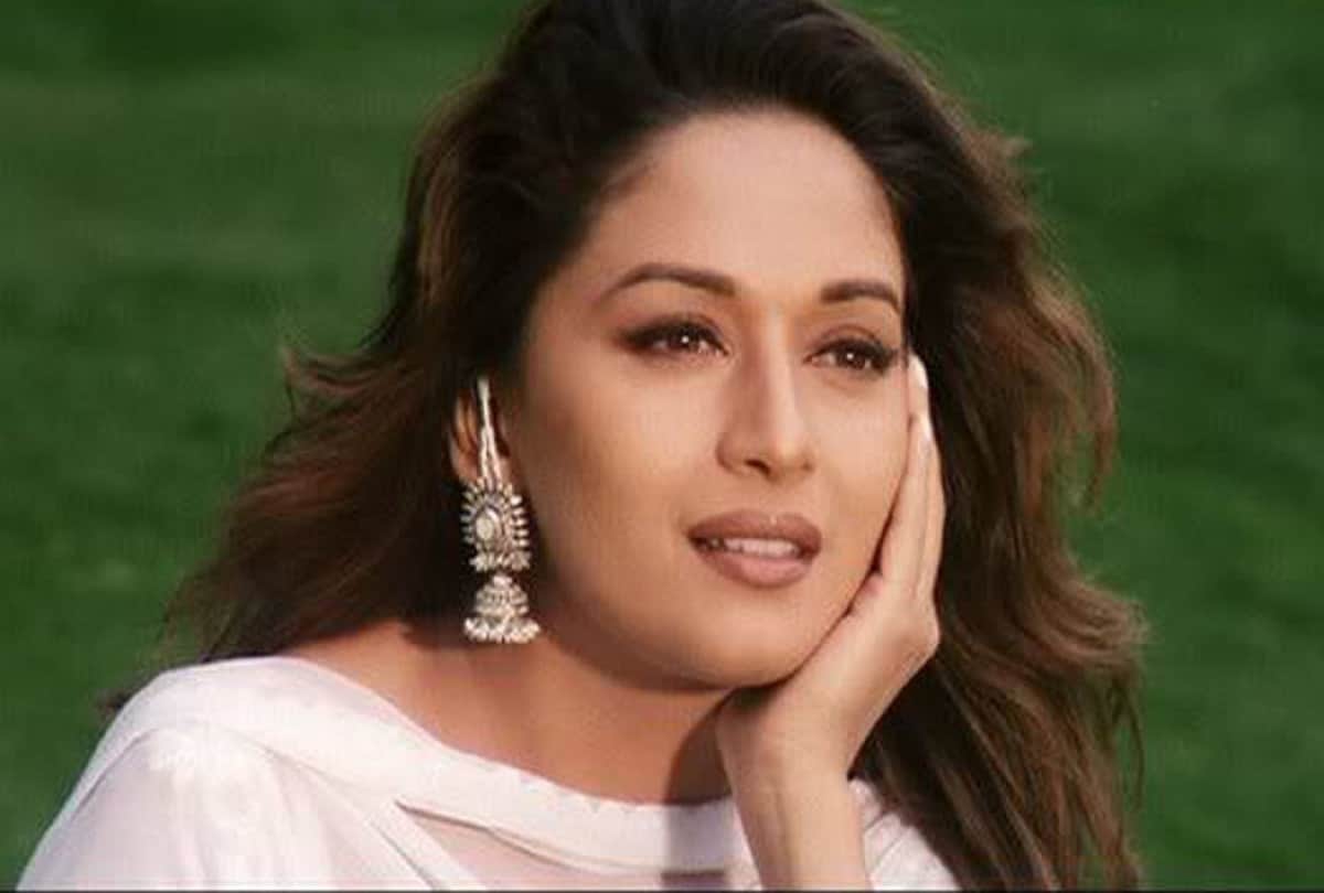 Madhuri Dixit Praises The viral  Girl Dancing in the Fields on Mother India Song