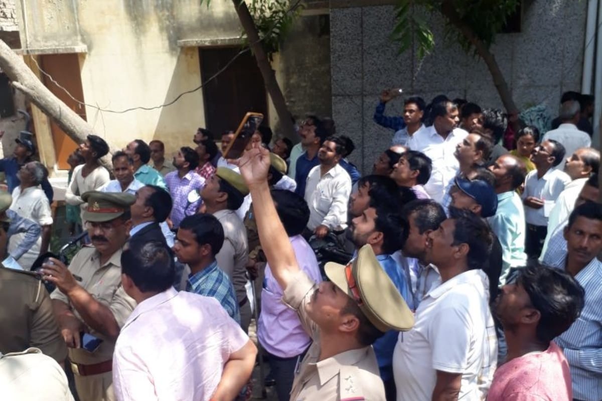 Two youths climbed into water tank in barabanki court