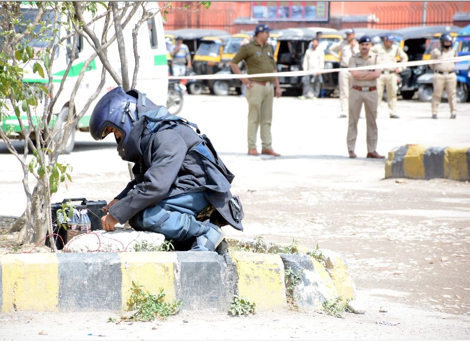 Three Bomb Found in isbt dehradun during mock drill