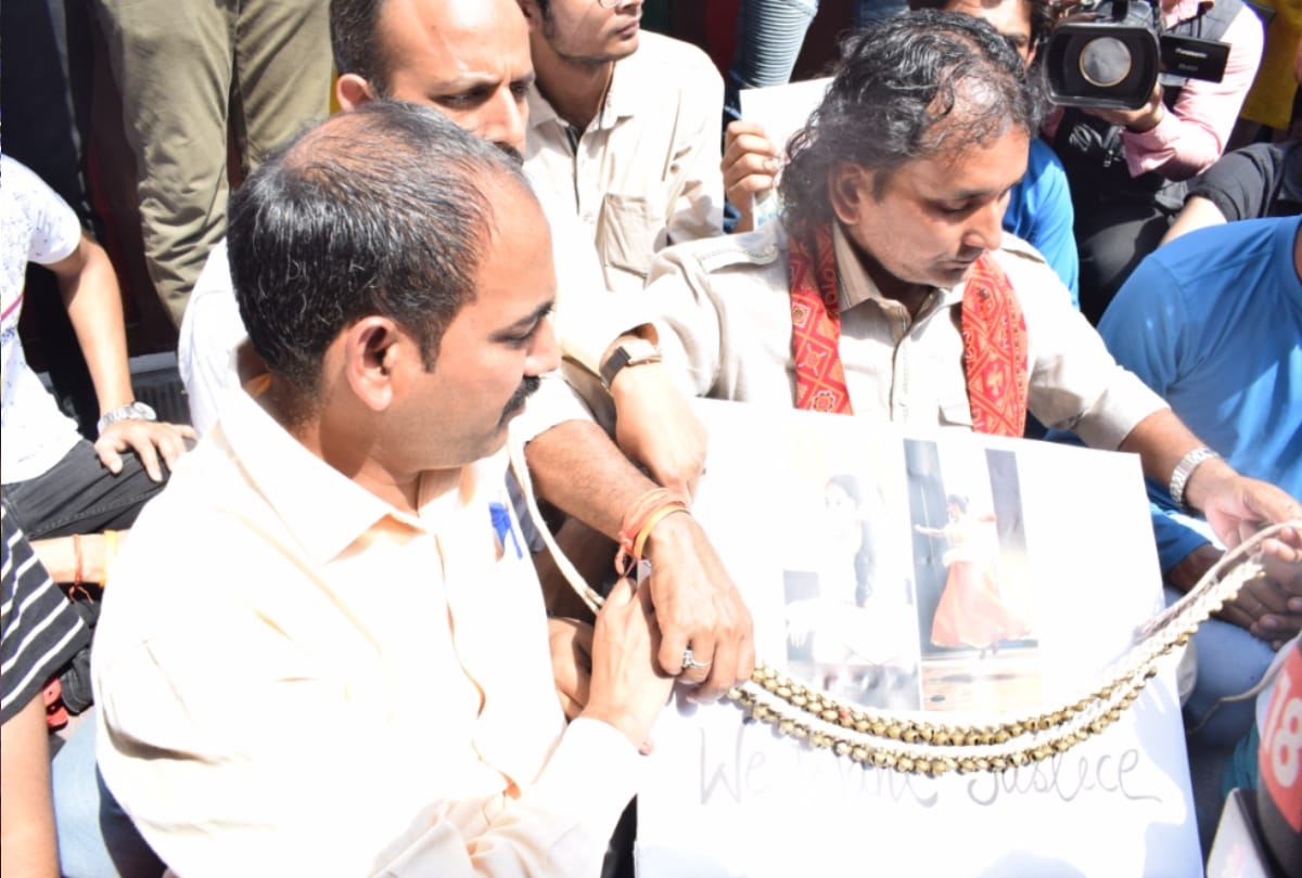 class 9 girl suicide in noida case: parents protest outside school demand cbi probe and all updates