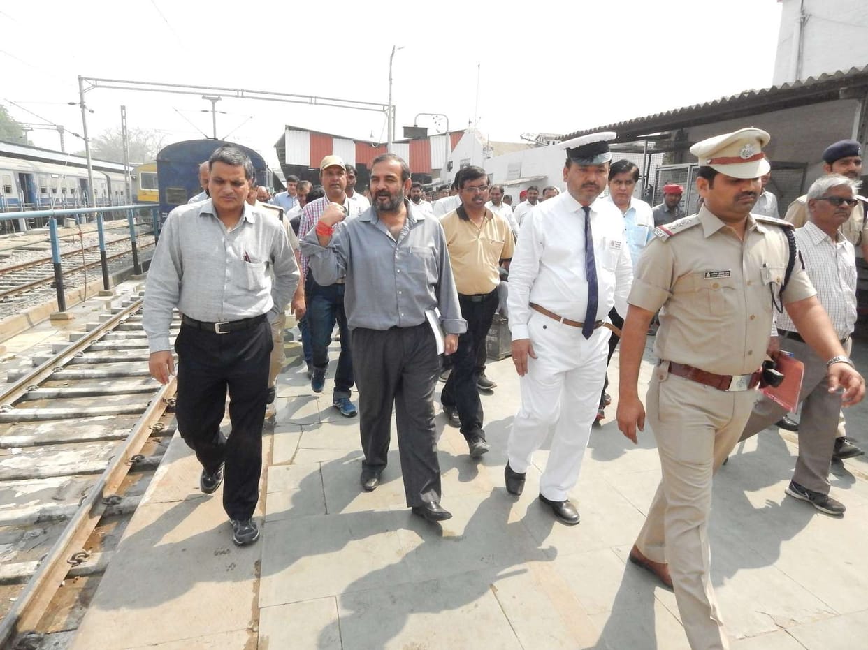 Ballia-Ghazipur track begins electrification test
