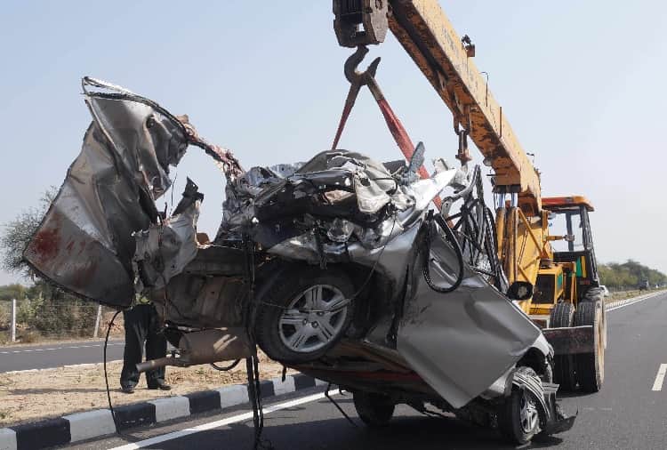 Five People of a Family Killed in Bus and Car Collision in Hisar