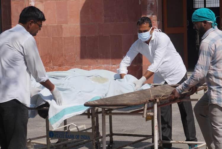 Five People Killed in Accident, People Were Busy in Photo Clicking