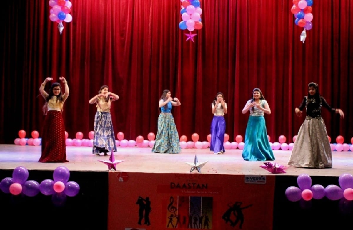 invertis university organised programme 'dastan khubsurat palon ki'