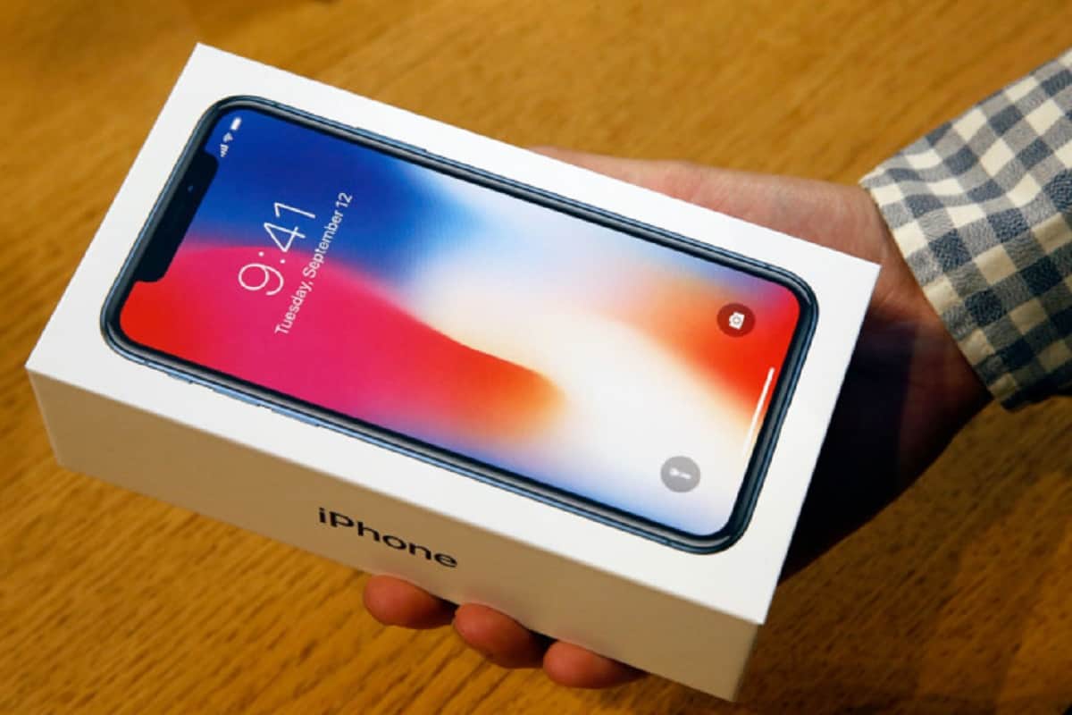 8 waterproof smartphones will help you survive this rainy season
