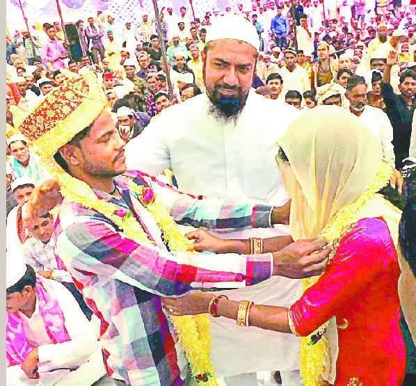 62 couples got married