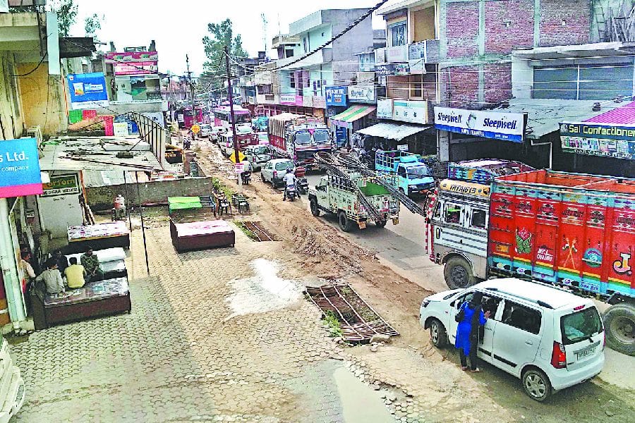 नादौन में आधा घंटा जाम में फंसे वाहन, परेशानी