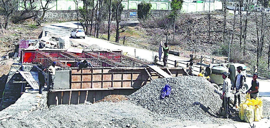 Construction of slow bridges
