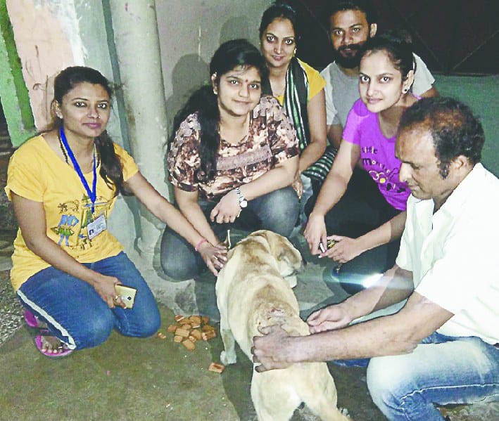 police ne kutte ko bandhan mukt kiya