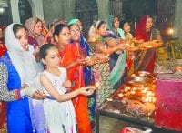मां के दरबार में