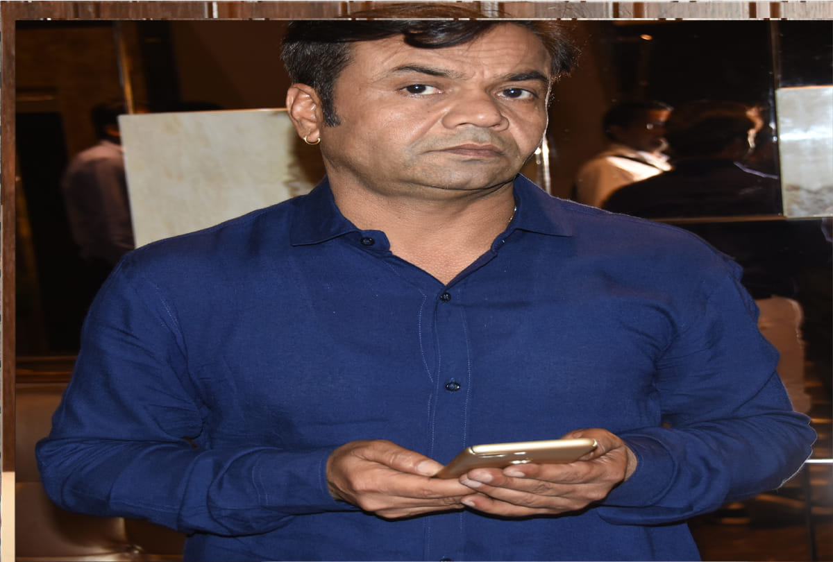 Rajpal yadav worship in kashi vishwanath temple