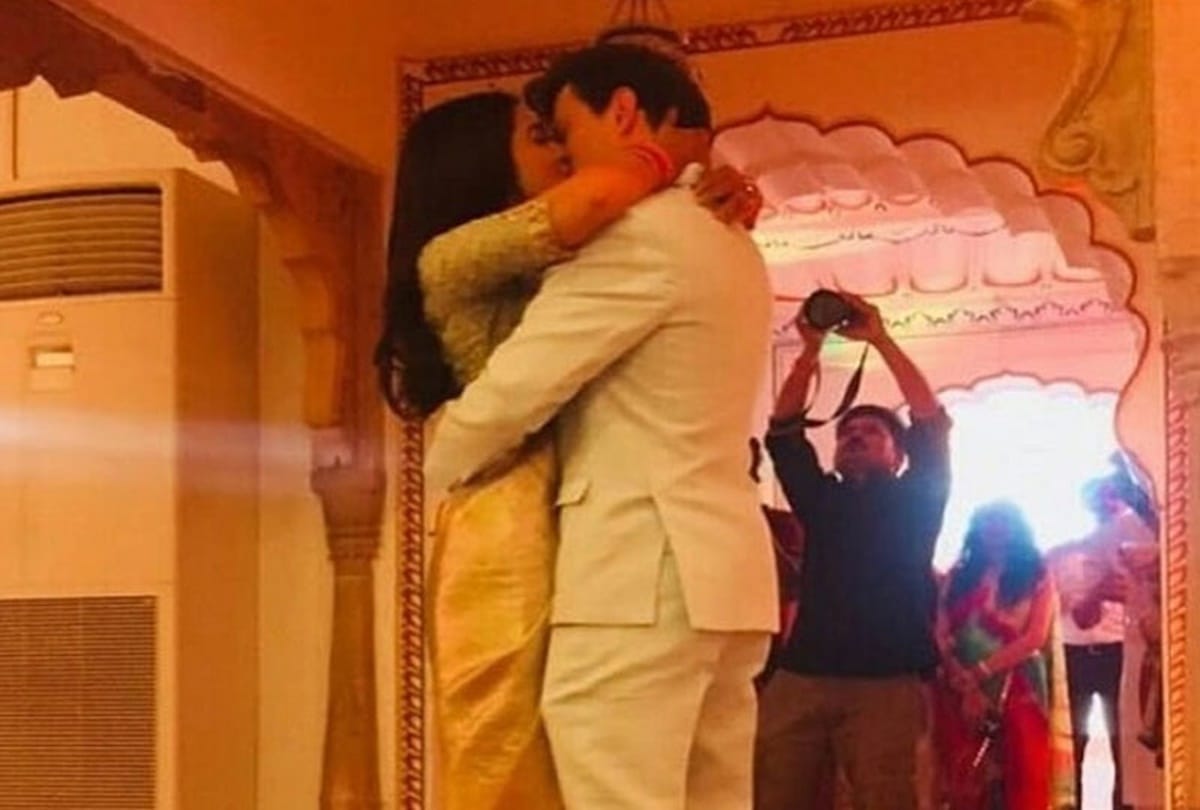 after shriya saran kissed her husband openly 