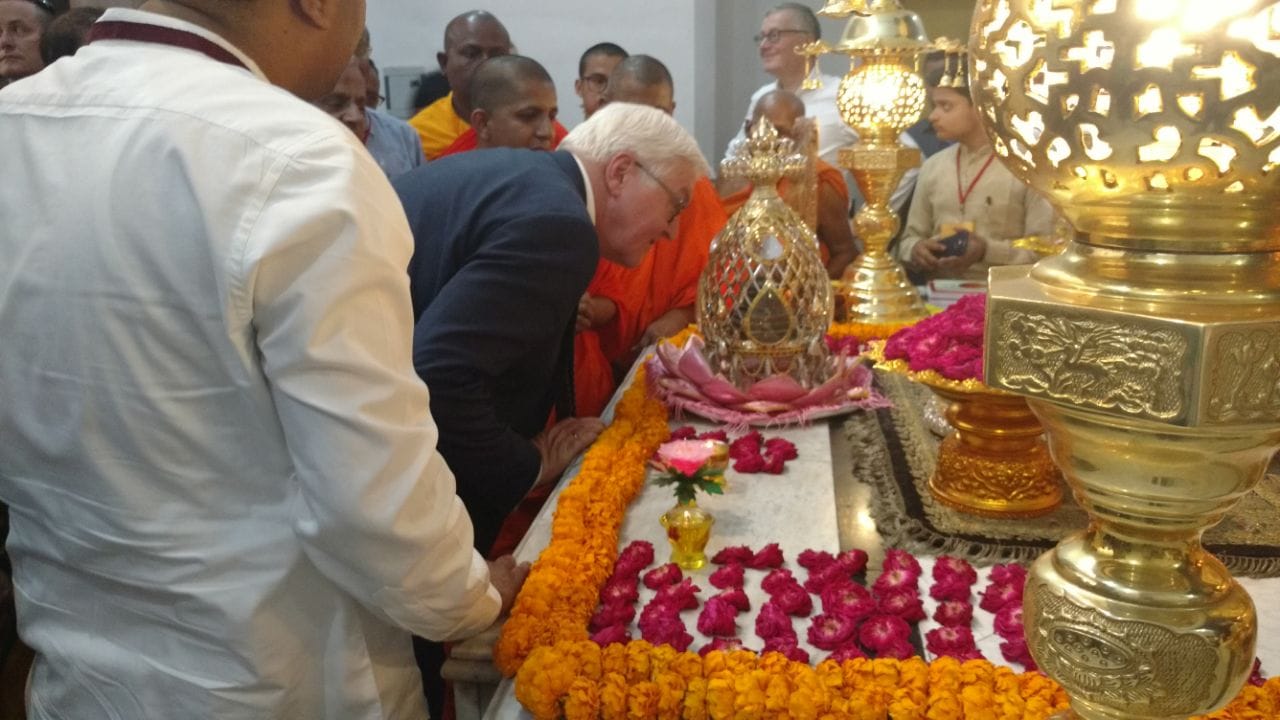 see the photos of german president sarnath visit