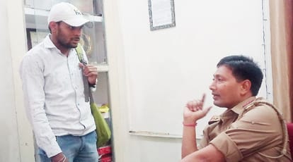 Meerut: a young man steals bike in college