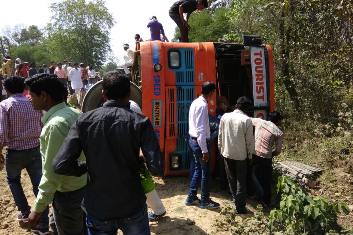 bus accident in balrampur due to steering fail