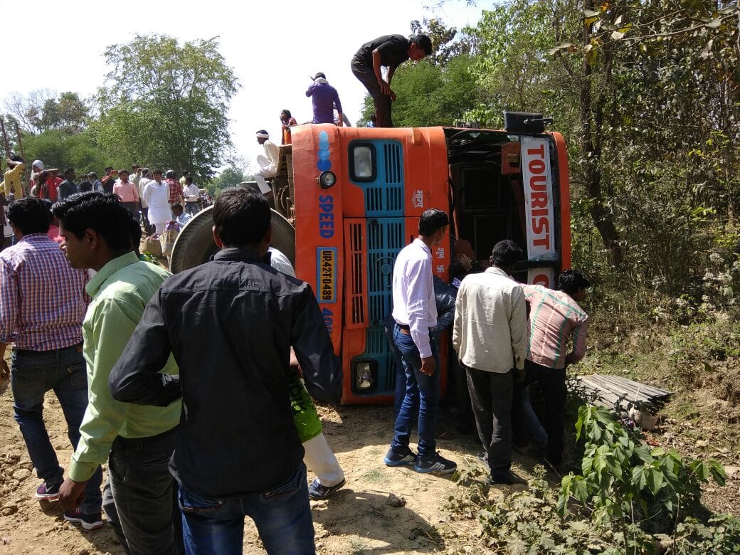 bus accident in balrampur due to steering fail