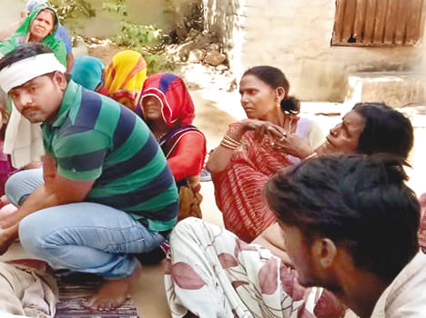See less yielding death by two farmers' shock