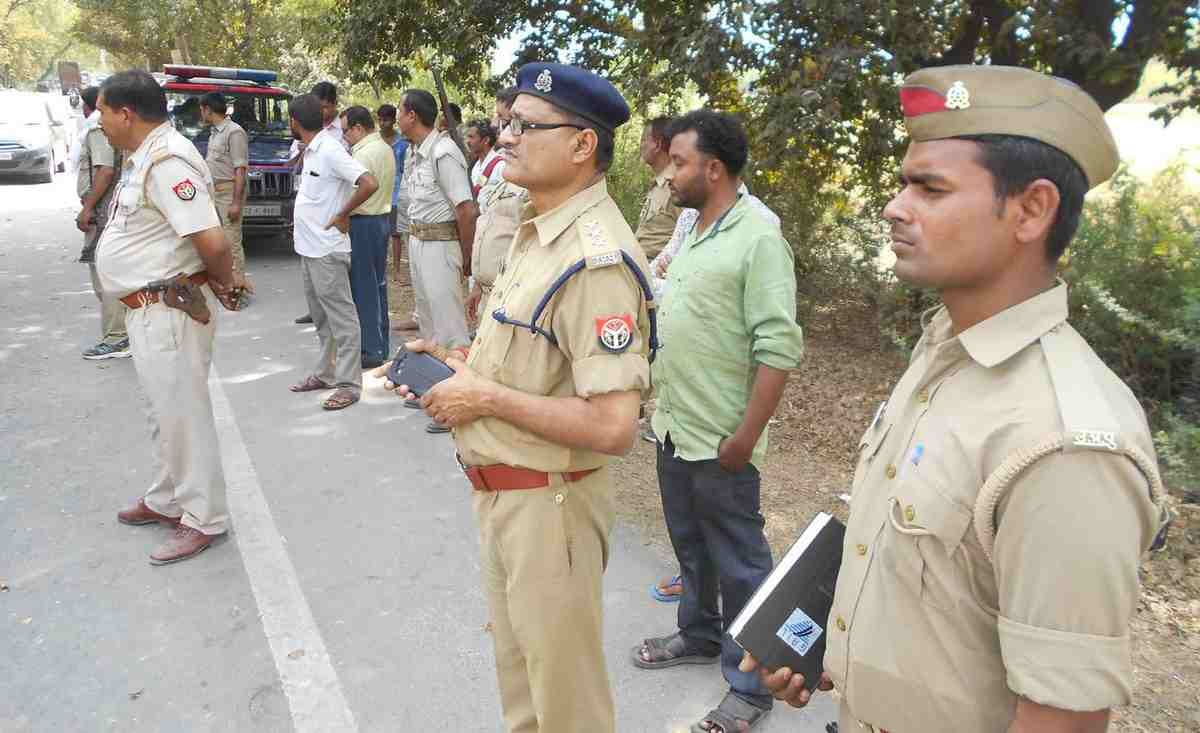Nine people of jaunpur killed in accident at pratapgarh 