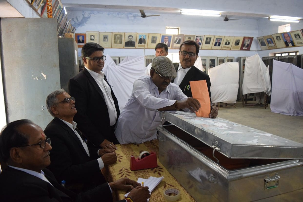 पहले दिन पड़े 974 अधिवक्ताओं ने डाला वोट