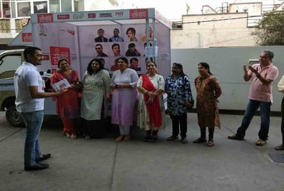 nine peoples won smart phones from amarujala samwad rath 