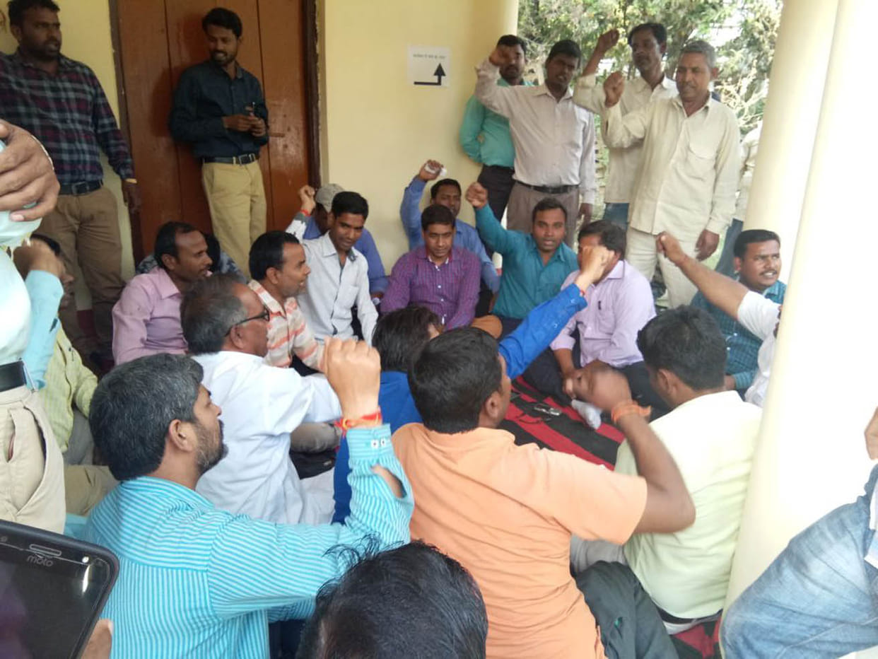 Engineers and staff did the croud.