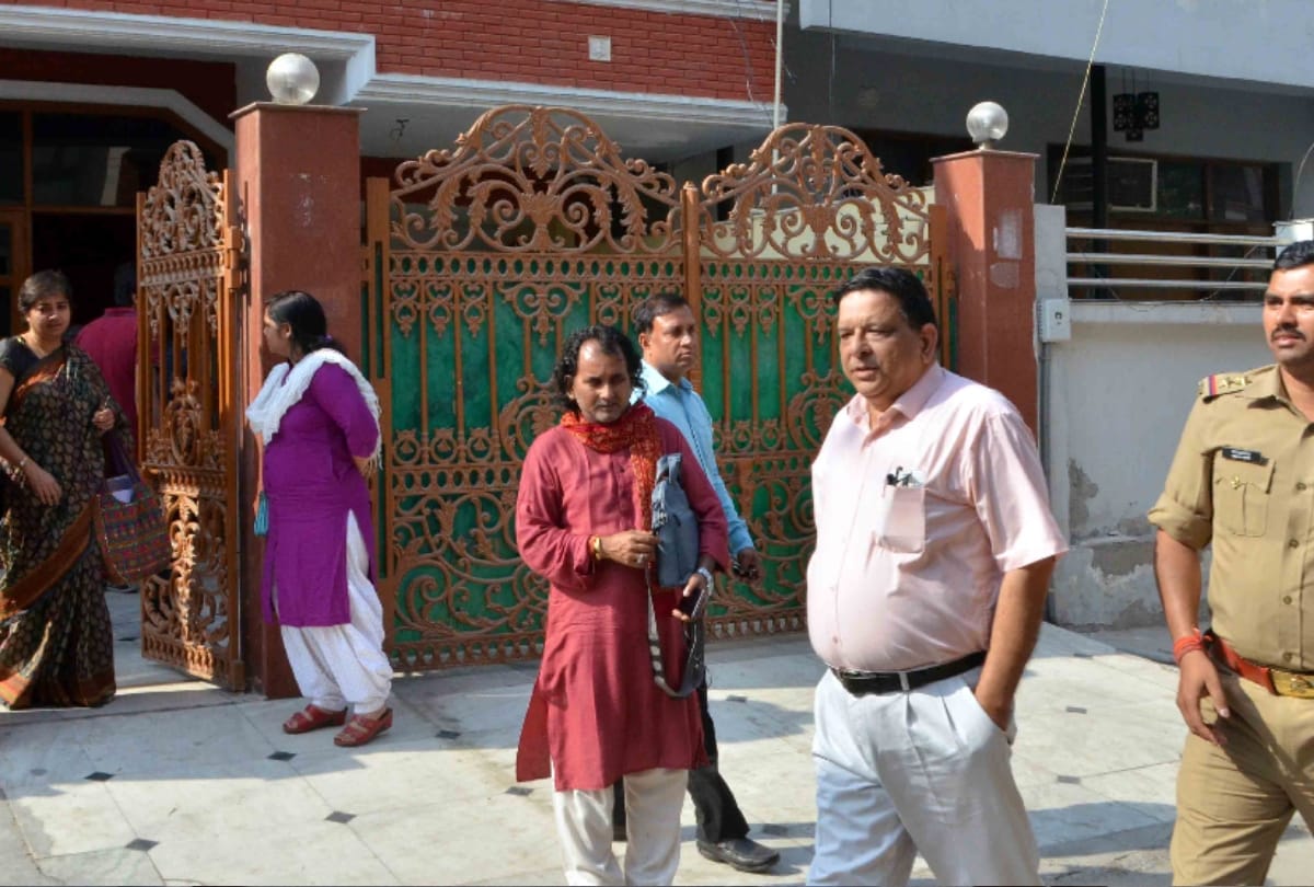class ninth girl demanded that she wanted to perform katthak at auditorium 