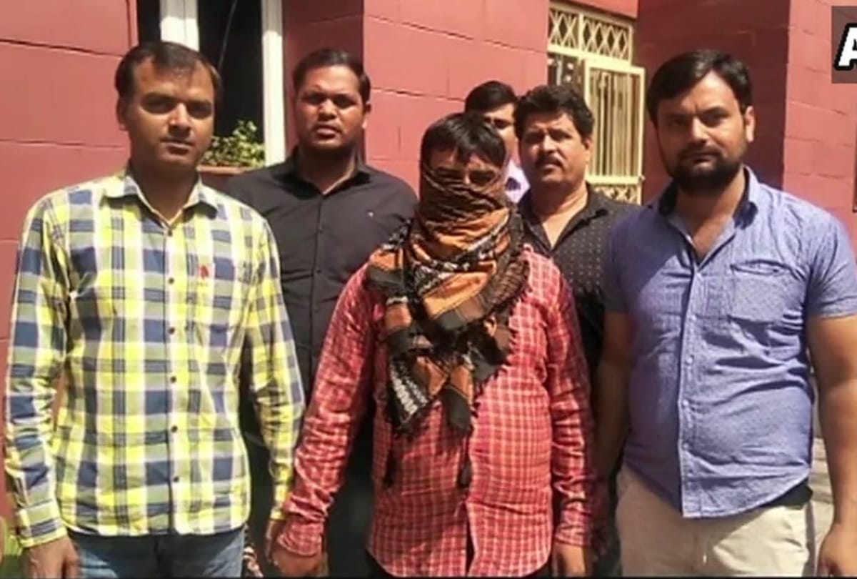 delhi police special cell arrested criminal carrying reward of fifty thousand