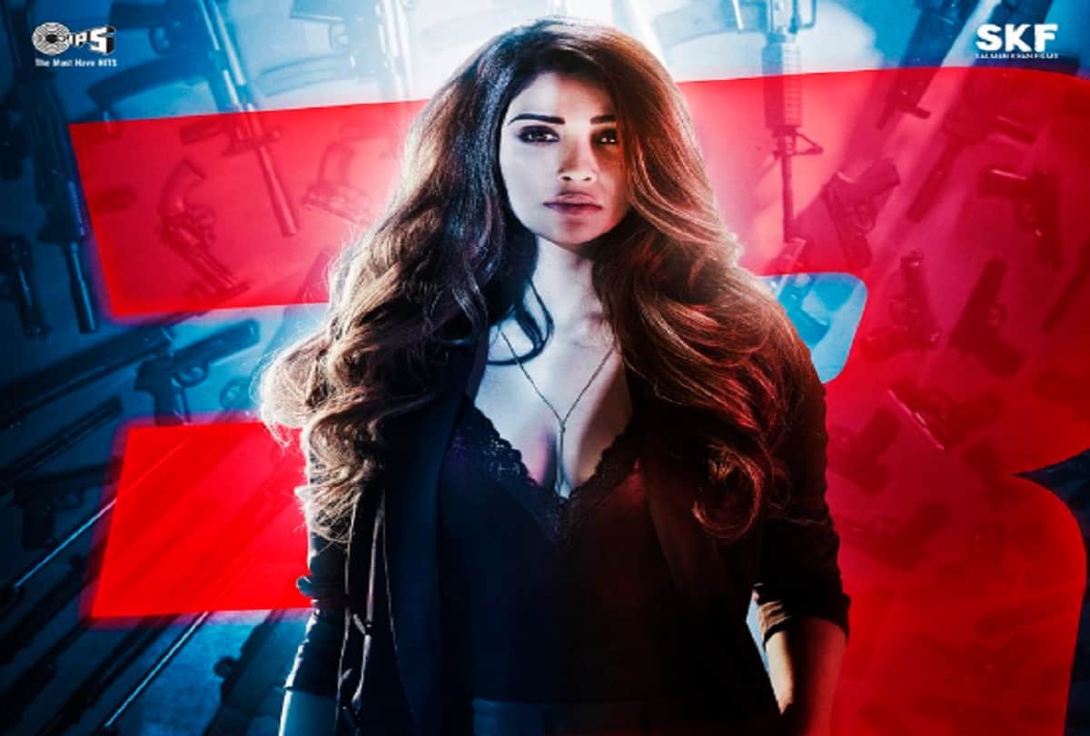 daisy shah troll for her dialogue in film race 3 goes viral in social media