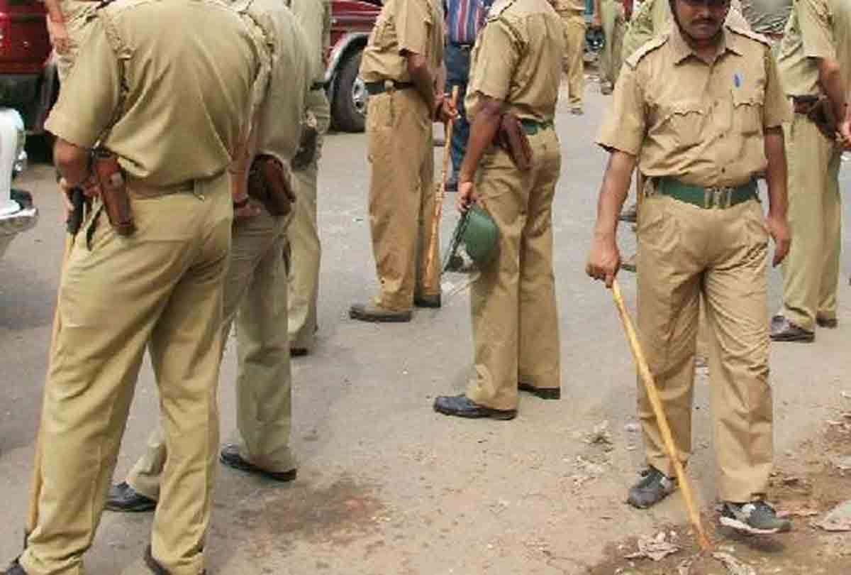 14 man trapped in fake police case in up